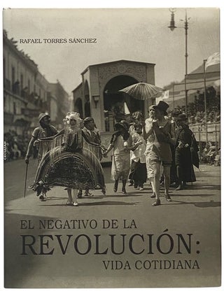 Item #2342407 El Negativo De La Revolucion: Vida Cotidiana [SPANISH TEXT]. Rafael Torres Sanchez